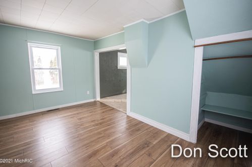 816 Spring St, Sylvan Beach MI 49461-1071 exterior