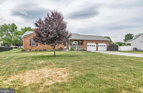 27 Ashfield Dr, Littlestown, PA 17340-9526