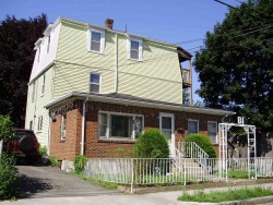 81 West St, Newton, MA 02458-1349