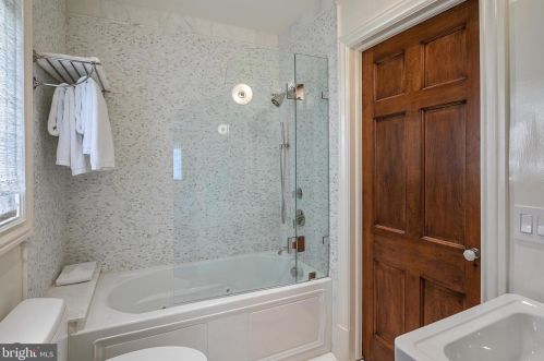 2446 Kalorama Rd, Washington DC 20008-1625 exterior