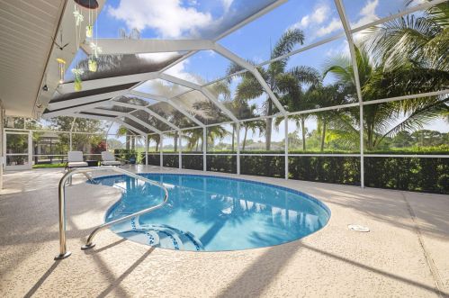 1292 Bent Pine Cv, Fort Pierce FL 34986-2102 exterior