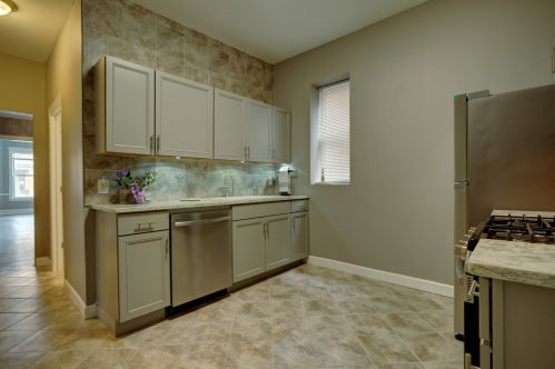 361 70 Pl, Chicago IL 60637-4603 exterior