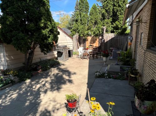 3619 86, Milwaukee WI 53228-1509 exterior