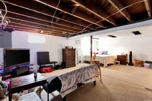 611 Bermuda Rd, Babylon NY 11704-7428 exterior