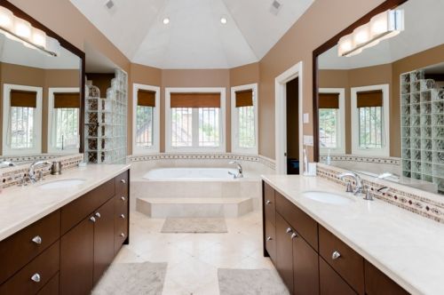 6923 Kenton Ave, Chicago IL 60712-2429 exterior