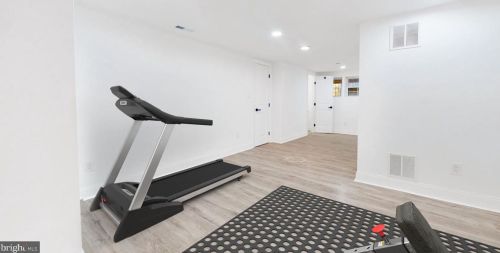 5217 New Hampshire Ave, Washington DC 20011-7920 exterior