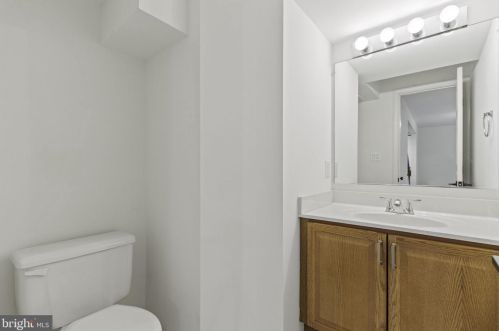 7433 Dunnington Pl, Alexandria VA  22315-5248 exterior