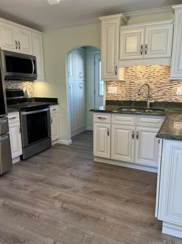 4 Cheryl Ave, Wallingford CT  06492-3911 exterior