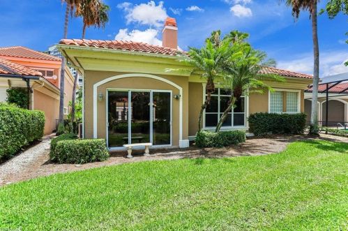 8727 Ln Palma Ln, Naples FL exterior
