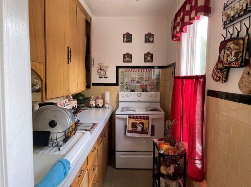 275 Diamond Hl Rd, Woonsocket RI 02895-1504 exterior