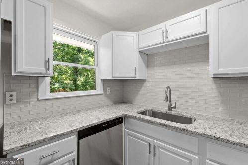 5496 Davis Dr, Austell GA 30106-7915 exterior