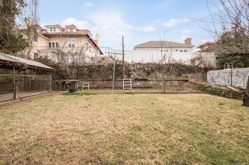 271 Claremont Ave, Mount Vernon NY 10550-1626 exterior