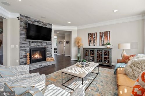 23073 Creighton Farms Dr, Leesburg VA 20175-6491 exterior