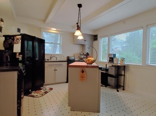 6408 Santa Monica Blvd, Milwaukee, WI 53217-4249