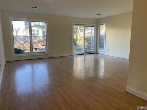 486 Taylor Ave, South Hackensack NJ  07606-1522 exterior