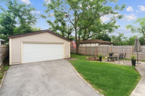 2011 6 Ave, Broadview IL 60153-3212 exterior