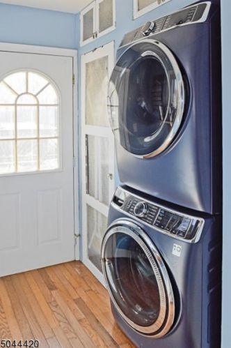 11 Jefferson Trl, Hopatcong NJ 07843-1206 exterior