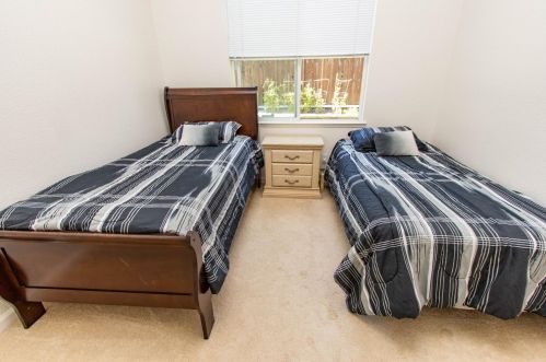 1072 Bennington Ave, Turlock CA  95382-0555 exterior