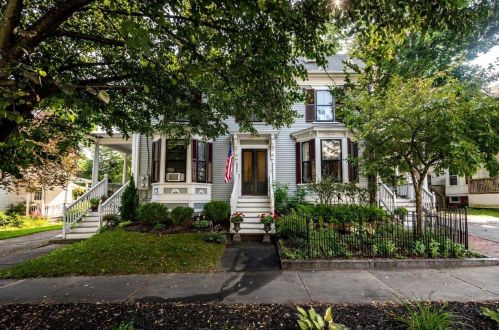 34 Cushing St, Dover NH 03820-3616 exterior