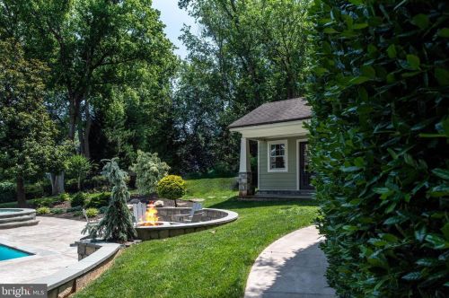 6421 Divine St, Mc Lean VA 22101-4702 exterior