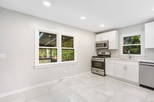 209 Centerville Rd, Middletown NY 10940-8454 exterior