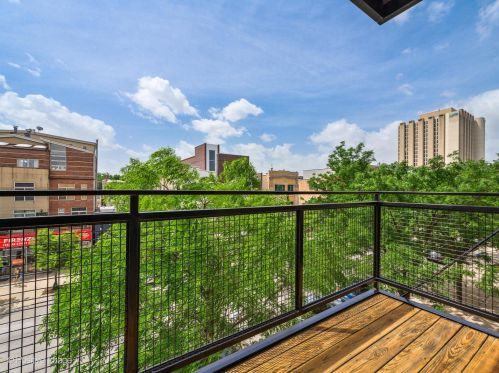 2120 Division St, Chicago IL  60622-3035 exterior