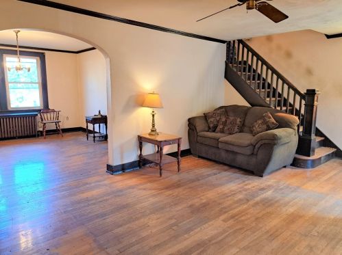 1305 Braddock Ave, Pittsburgh PA 15218-1638 exterior