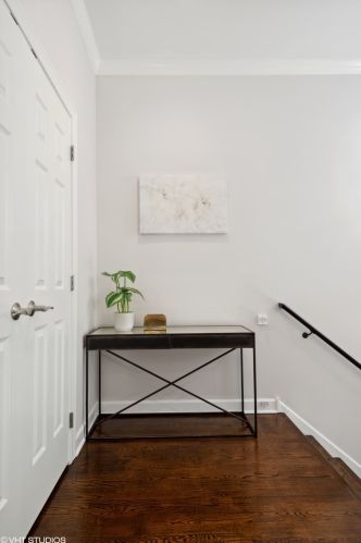 446 Superior St, Chicago IL  60654-3497 exterior