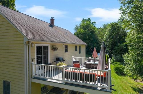 224 Roses Ml Rd, Milford CT 06460-2825 exterior