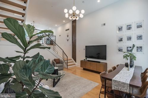 1018 Leithgow St, Philadelphia PA  19123-1421 exterior