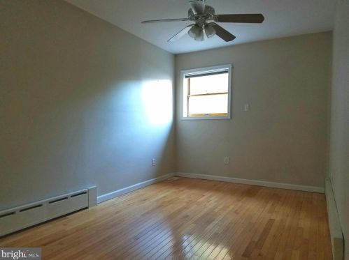 1932 13 St, Philadelphia PA 19107-5444 exterior