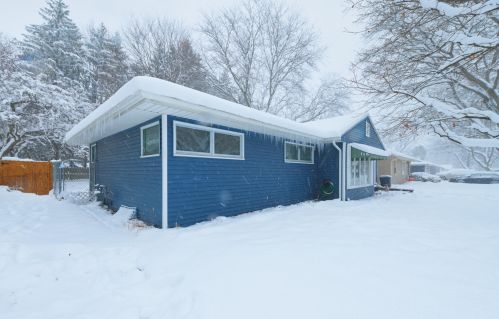 668 Melrose St, Plainwell, MI 49080-2207