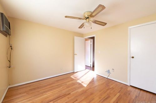 33 Tabor Rd, Enfield CT 06082-2056 exterior