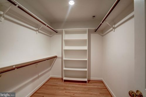 7621 Laurel Leaf Dr, Rockville MD 20854-1768 exterior