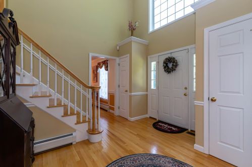 4 Chelsea Dr, Concord, NH 03304-5604