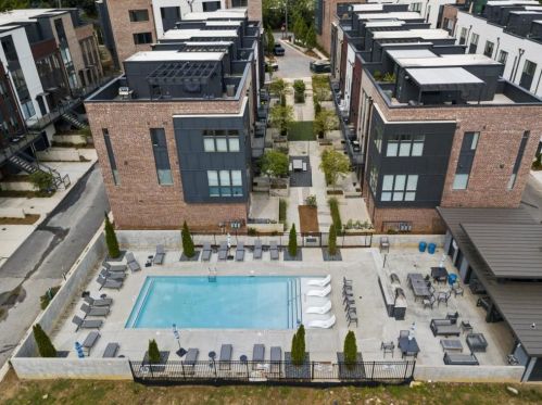 1284 Chelsea Cir, Atlanta, GA 30318-1268