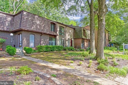 10927 Deborah Dr, Rockville MD  20854-2718 exterior