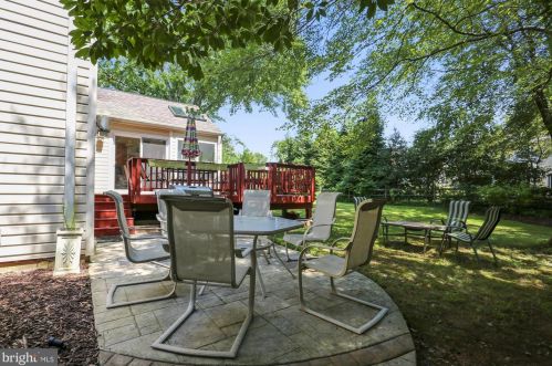 9104 Fls Chapel Way, Rockville MD 20854-2455 exterior