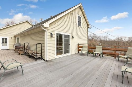 19 Cornwall Rd, Norwalk CT 06850-1807 exterior