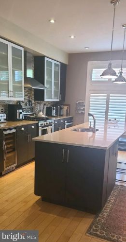 772 Dorrance St, Philadelphia, PA 19146-1814