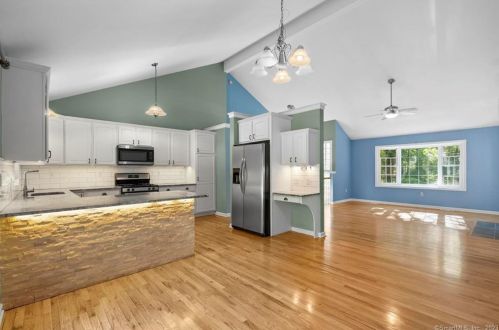 306 Silver Hl Rd, Derby CT 06418-1139 exterior