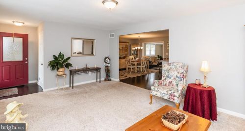 33 Vly Vw Dr, Hanover PA 17331-8307 exterior