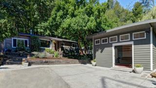 6739 24 Ave, Seattle WA  98117-5802 exterior