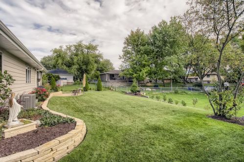 351 Everett Ave, Bull Valley IL 60014-7119 exterior