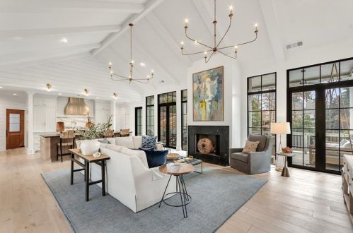 4181 Brookview Dr, Atlanta GA 30339-4605 exterior