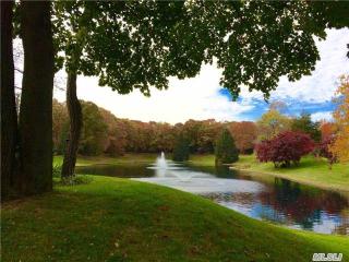 73 Northgate Cir, Huntington Station, NY 11747-3042