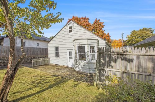 884 Hollywood St, Grand Rapids MI 49505-3812 exterior