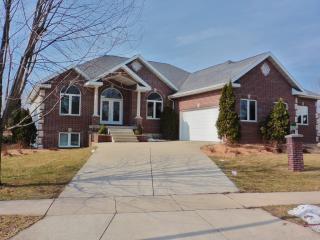 550 Cabrillo Ct, Madison, WI 53593-8233