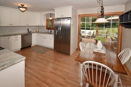 281 Abbe Rd, Enfield CT 06082-5745 exterior