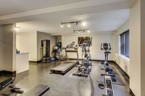 1350 Astor St, Chicago IL  60610-2172 exterior